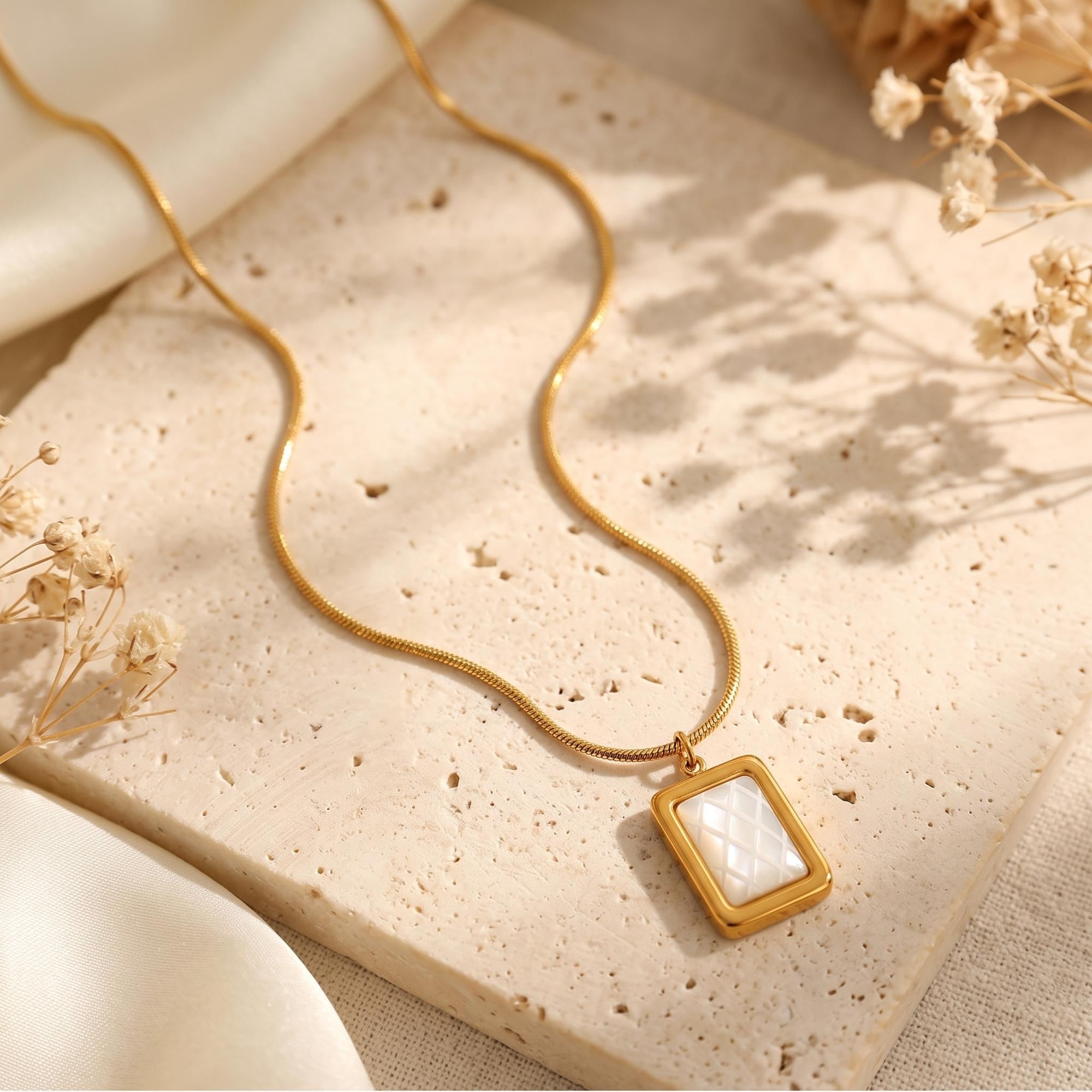 Le collier matelassé Tessera