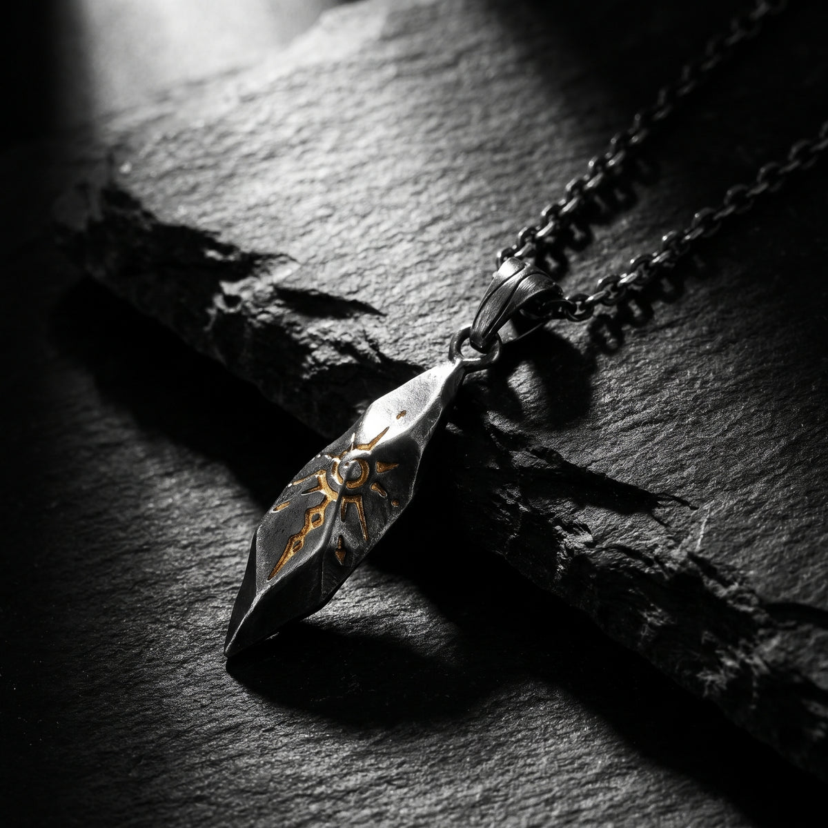 El collar talismán del solsticio