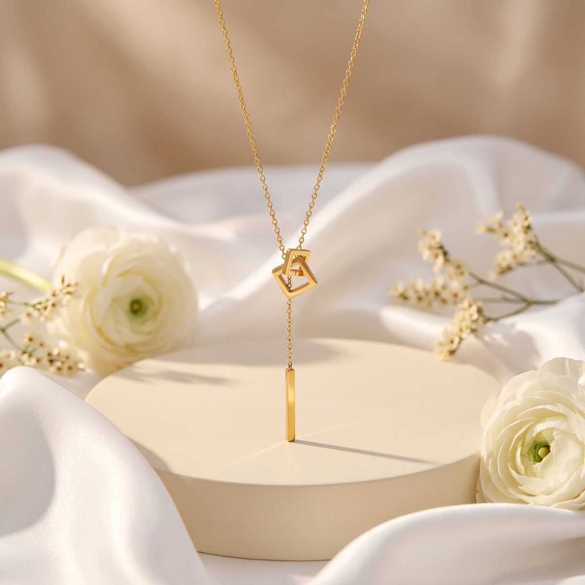 Le collier lariat à maillons carrés