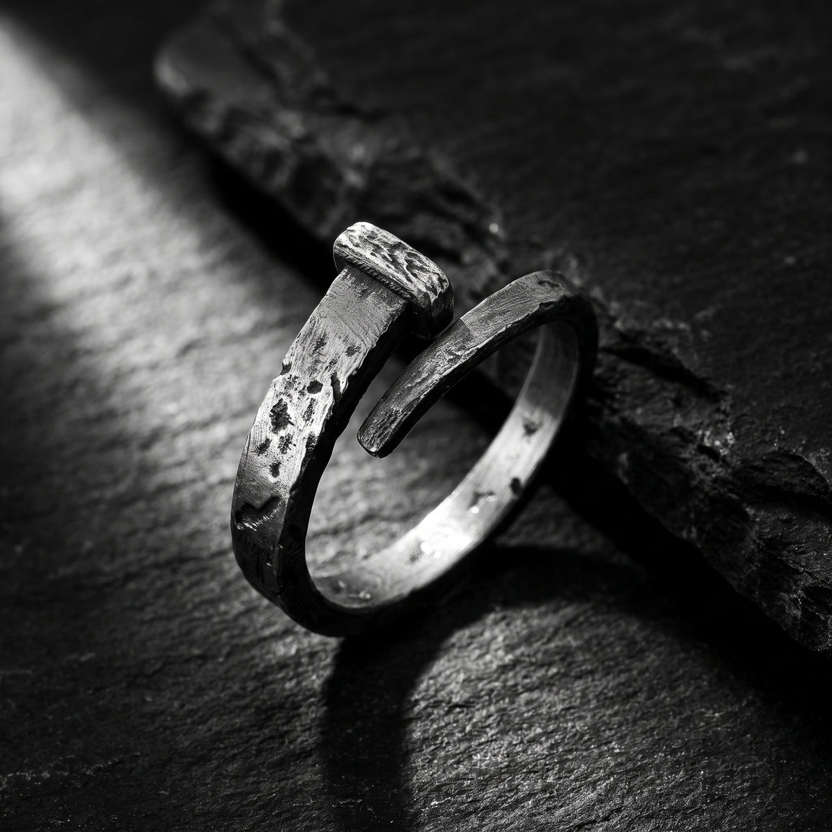 Bague clou forgé