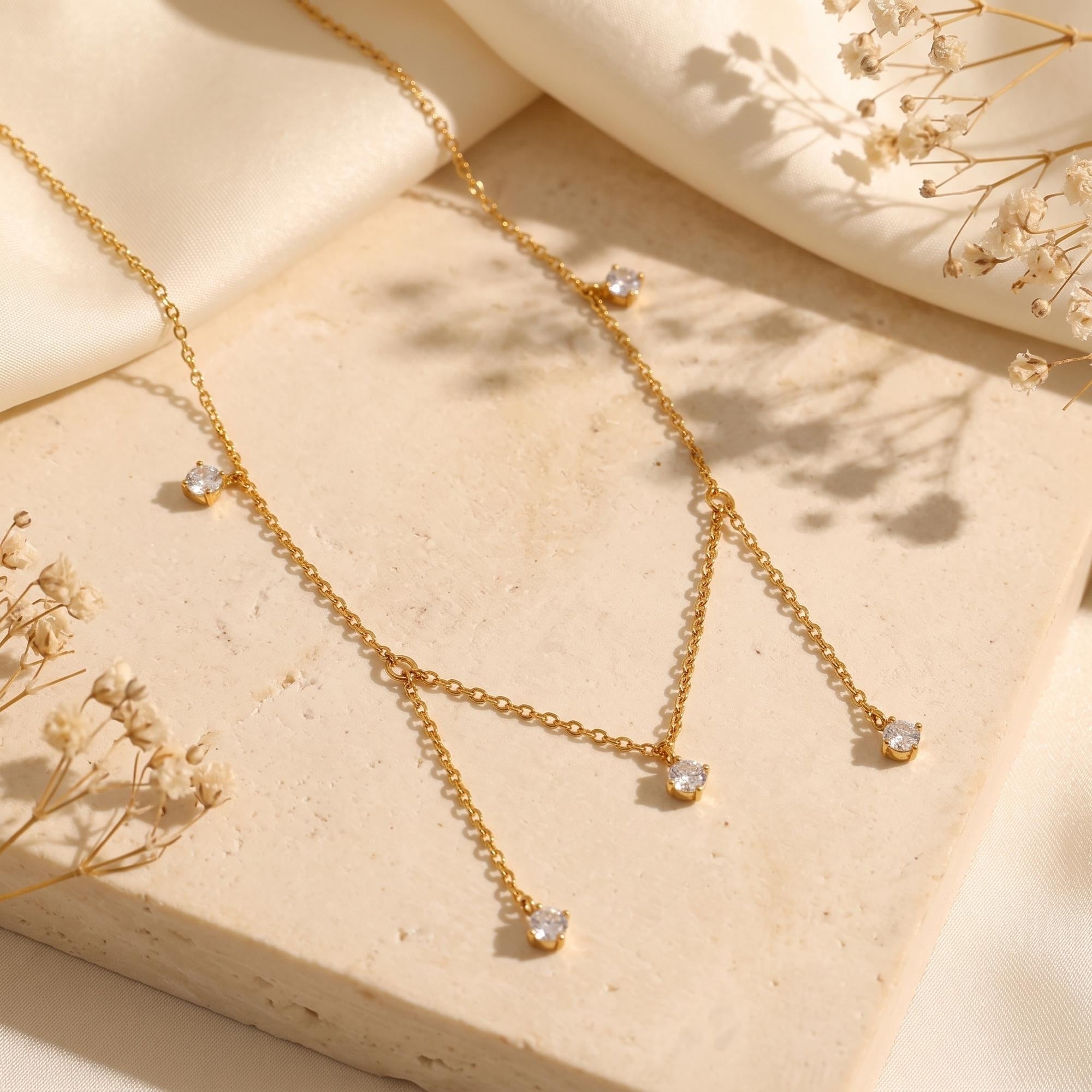 Le collier Goutte de rosée scintillante