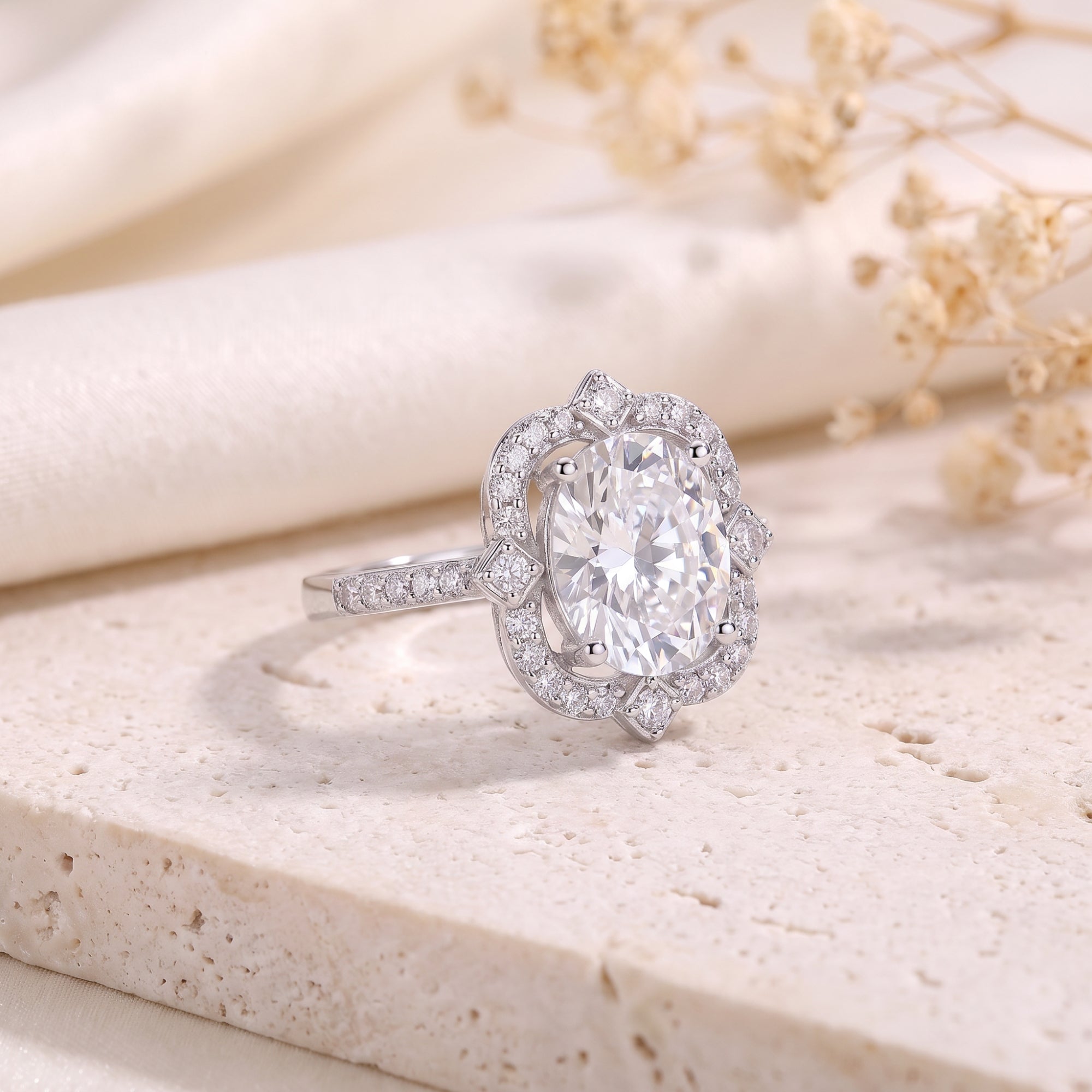 The Juliette Scalloped Halo Ring