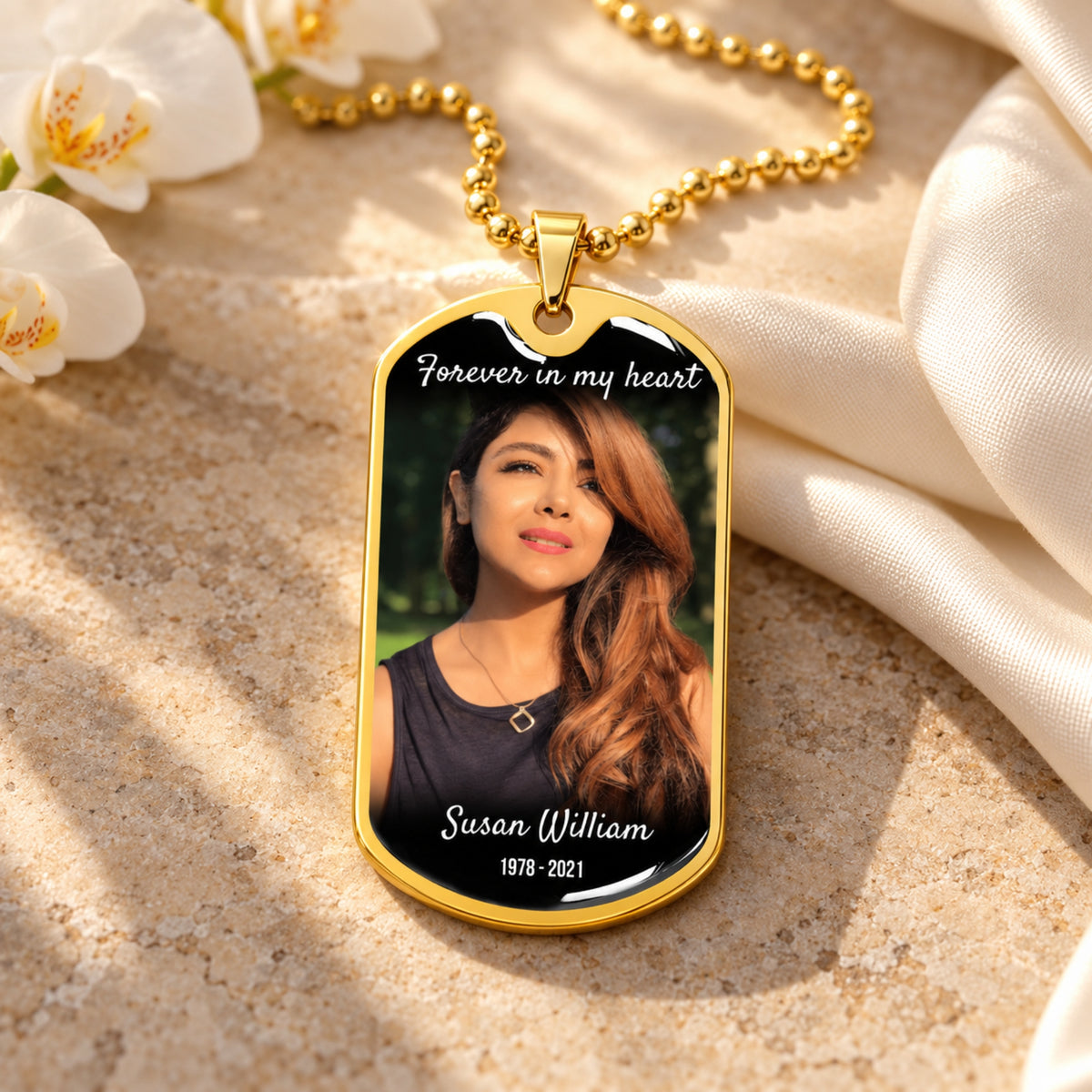 El collar con placa de identificación y foto personalizada