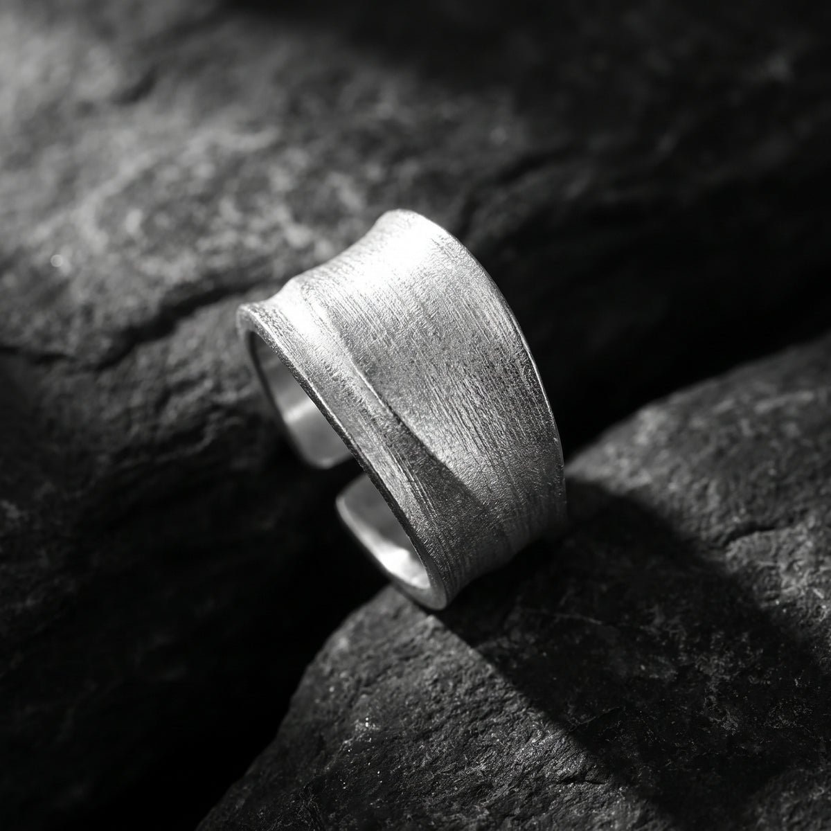 The Brushed Contour Ring