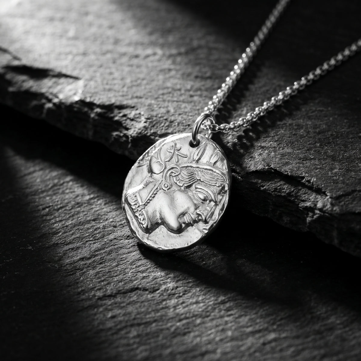 Le collier à la pièce athénienne