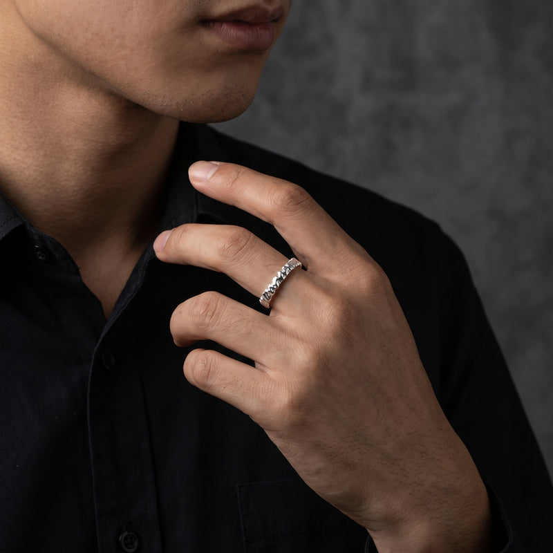 La bague ouverte Sculptée