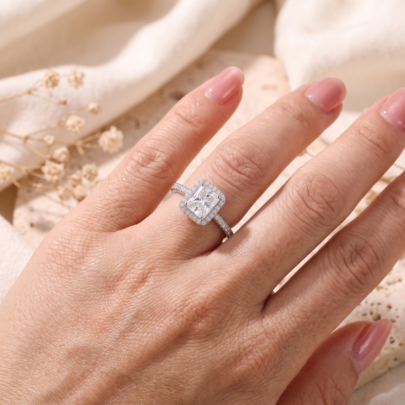 Radiant-cut cubic zirconia halo ring in S925 sterling silver worn on a woman's finger.