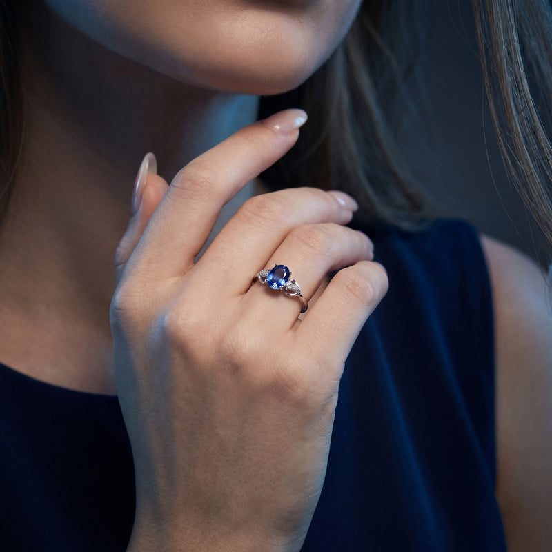 Model wearing the Elysienne oval tanzanite and diamond ring in 18K white gold on her finger.