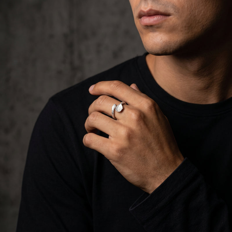 Bague ouverte à texture d’écorce