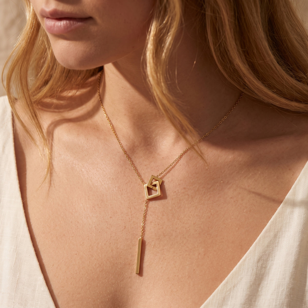 Le collier lariat à maillons carrés