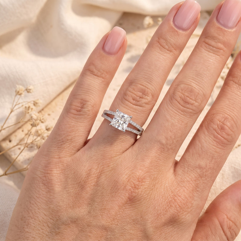 La bague solitaire à anneau fendu