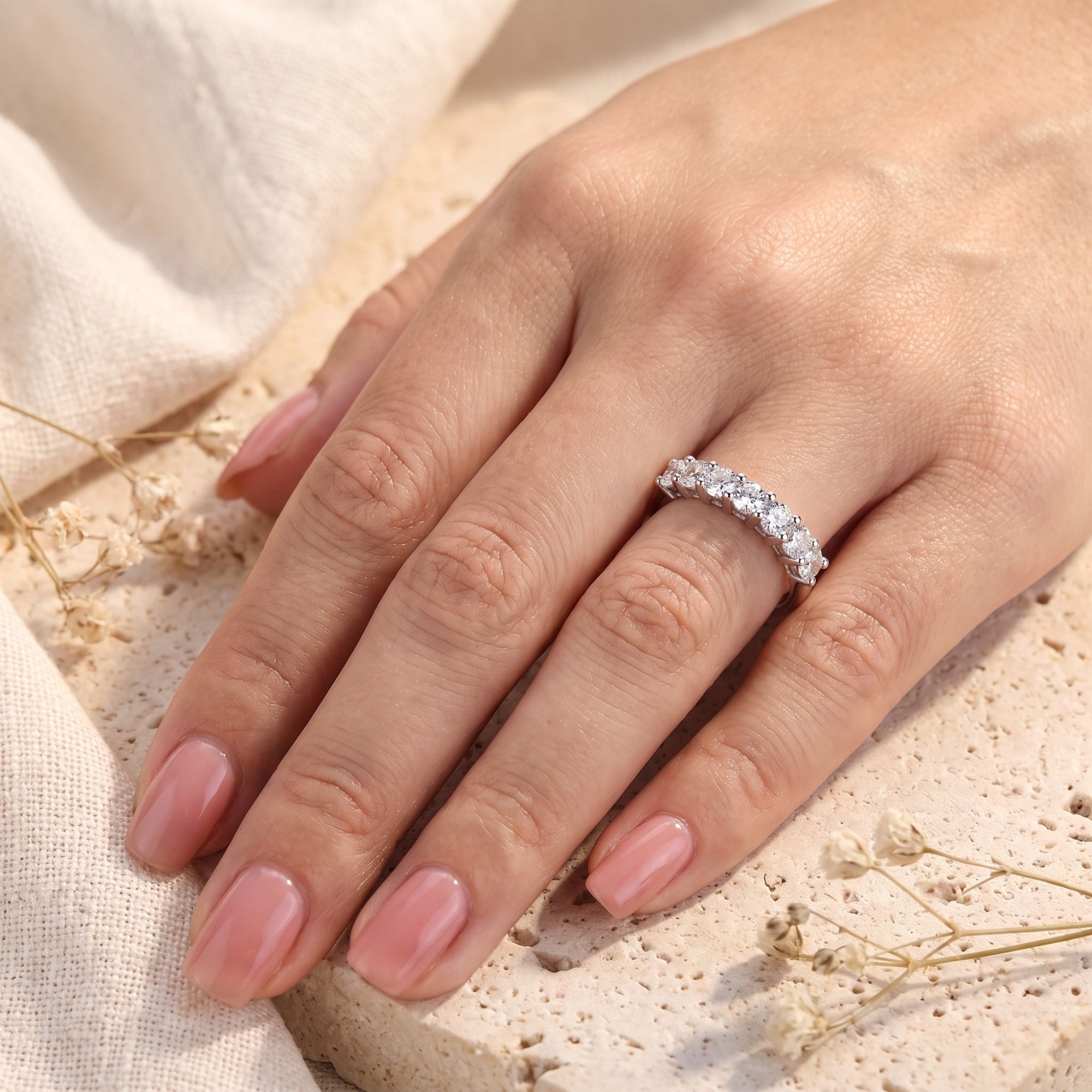 Der Ring mit sieben Steinen