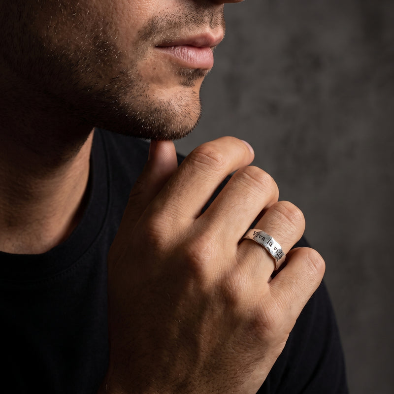 Der Viva-Ring mit Inschrift