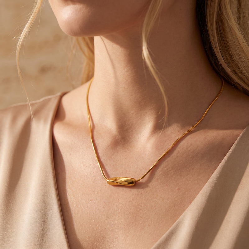 The Aurelia Wave Necklace