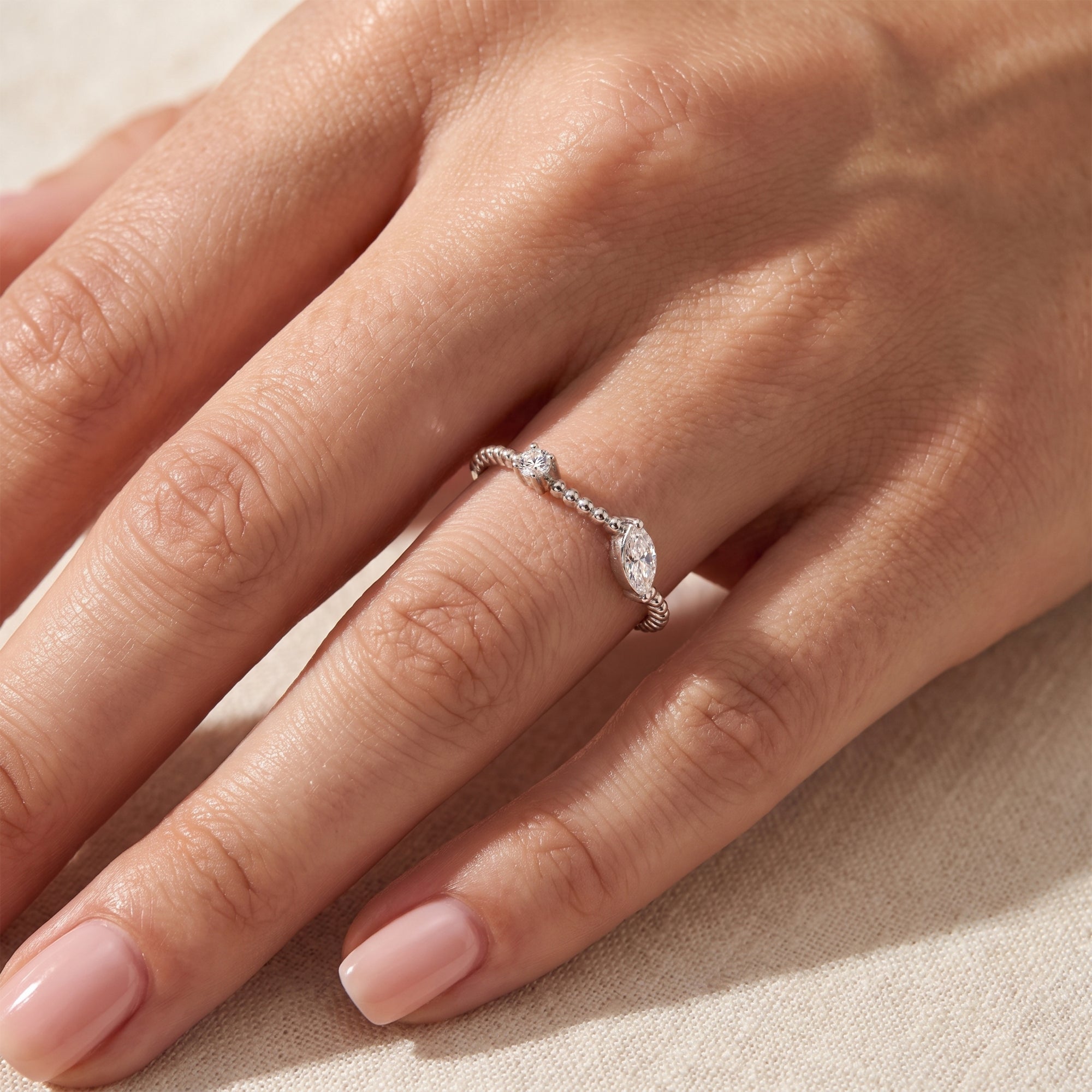La bague ouverte perlée