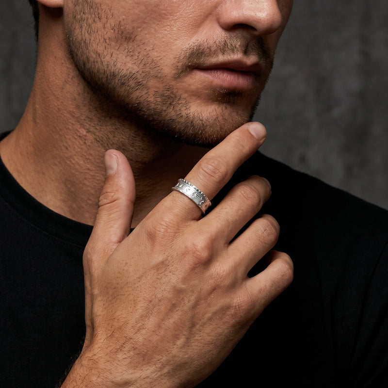 Der Archetype-Ring mit offenem Band