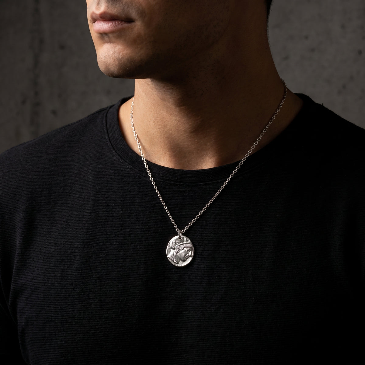Le collier à la pièce athénienne