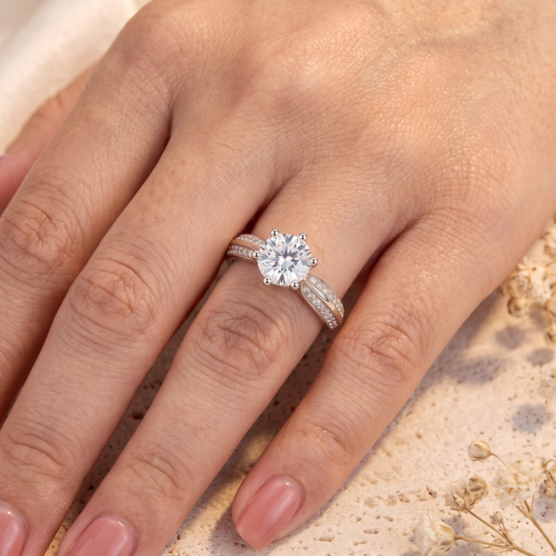 Aria S925 sterling silver ring with round-cut simulated diamond on hand for scale.