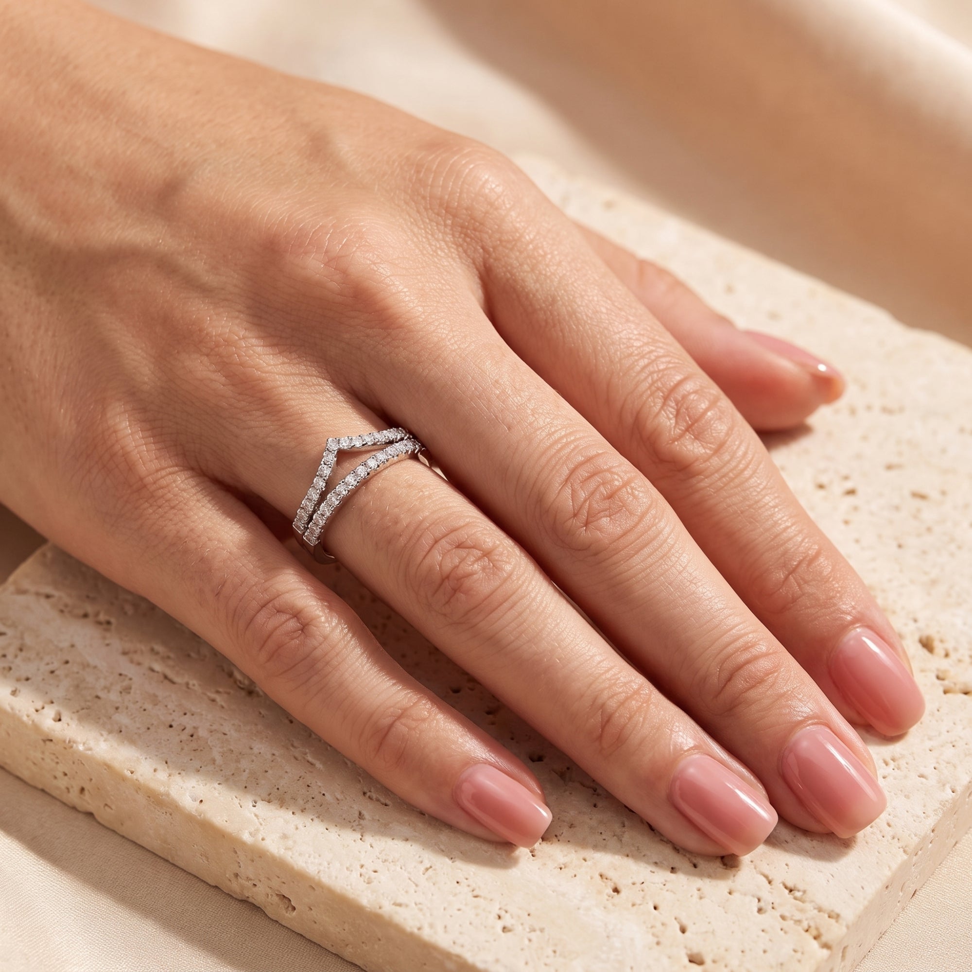 La bague à double chevron