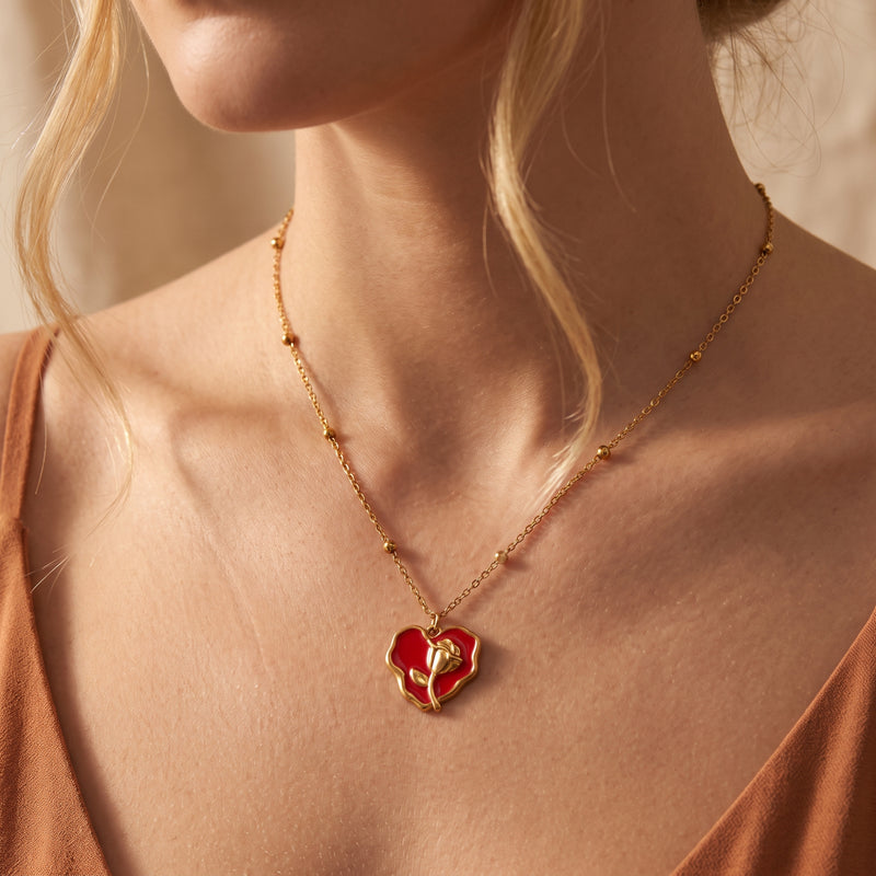 Die Herz-Halskette „Scarlet Rose“