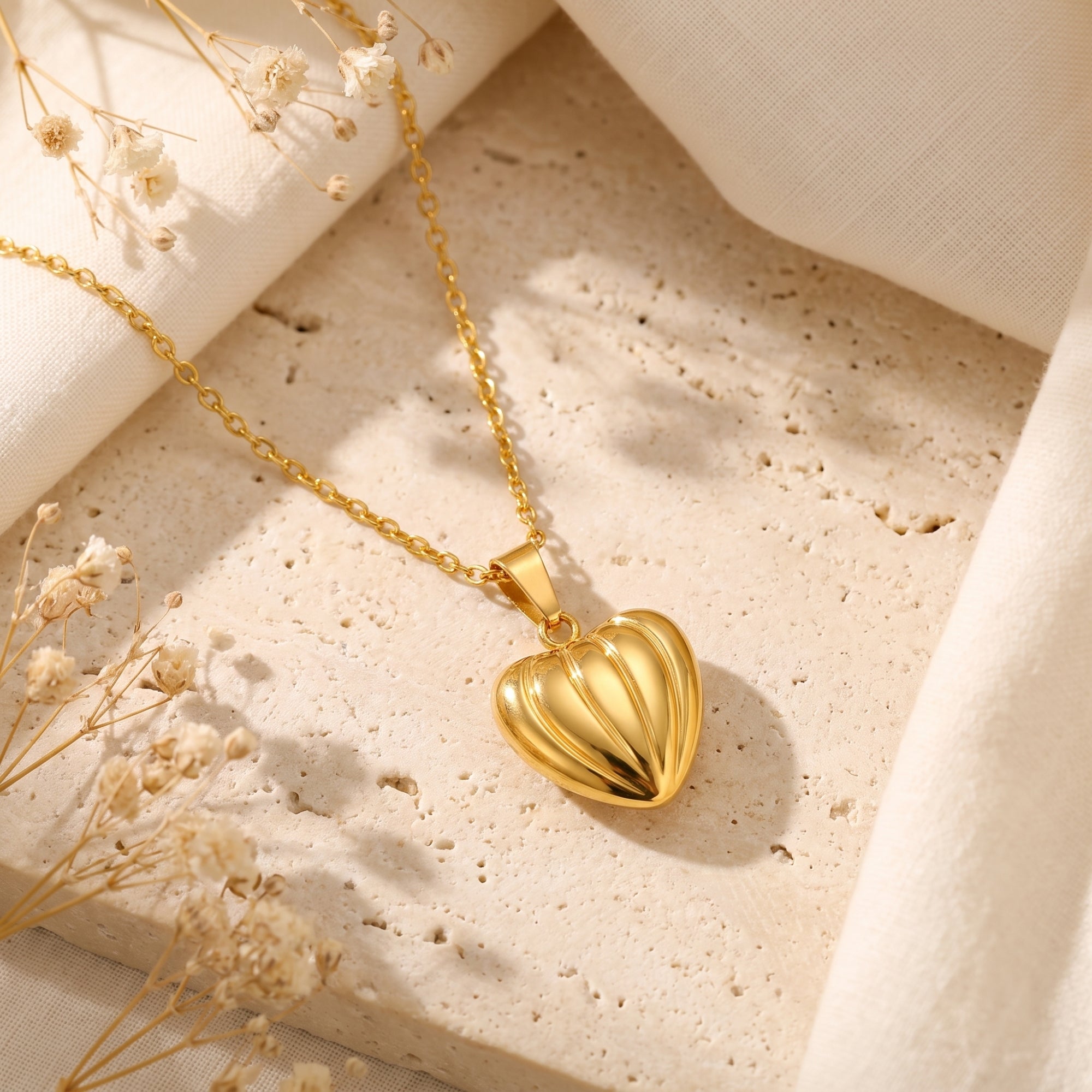 The Ribbed Heart Necklace