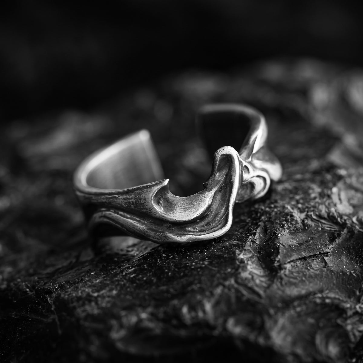 Der offene Ring „Skulpturierte Welle“