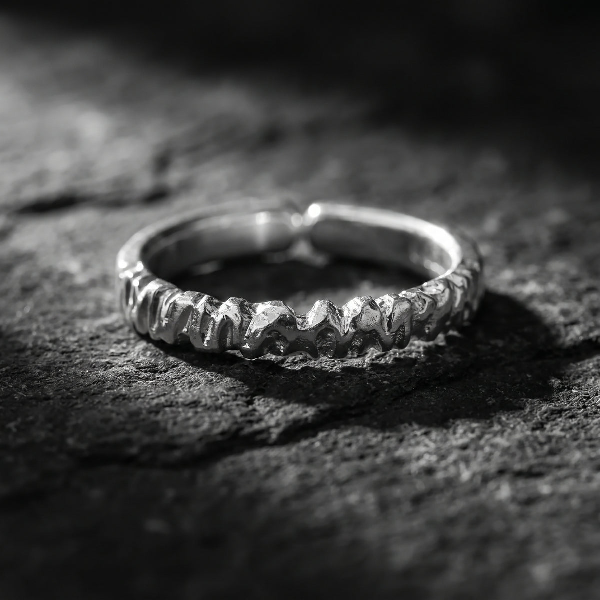 La bague ouverte Sculptée