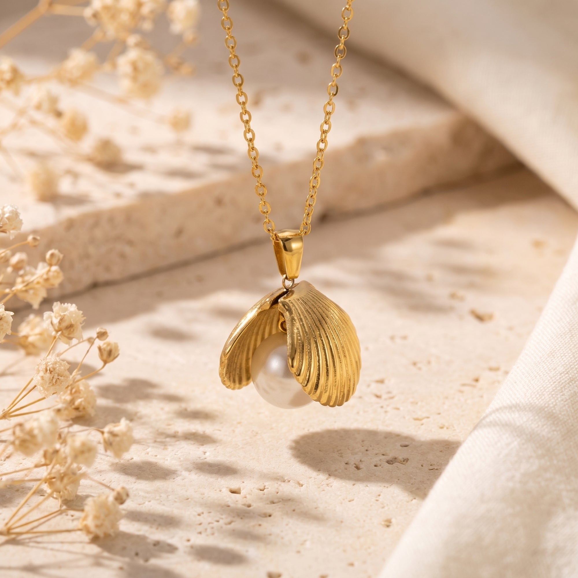 Le collier pendentif en perle de coquillage