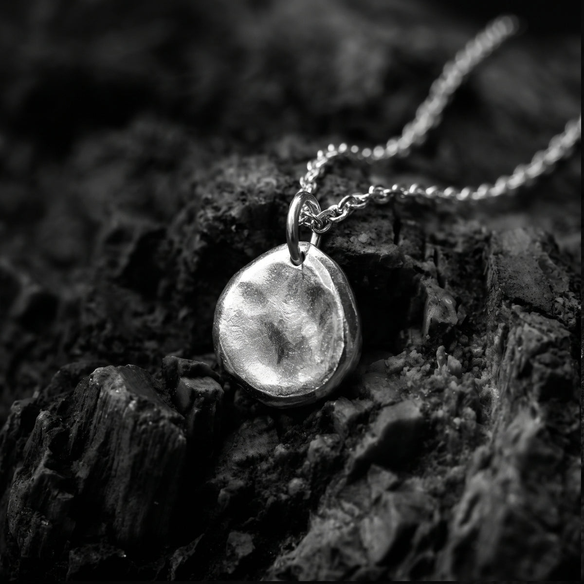 De ketting met hanger Textured Pebble