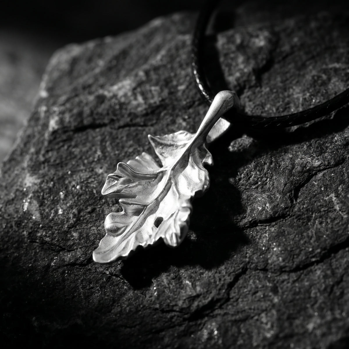 De eikenblad-hangerketting