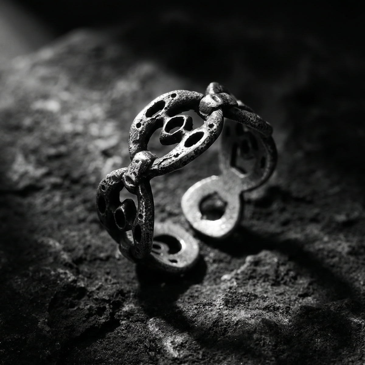 Der skulpturale Ring mit ovalen Gliedern