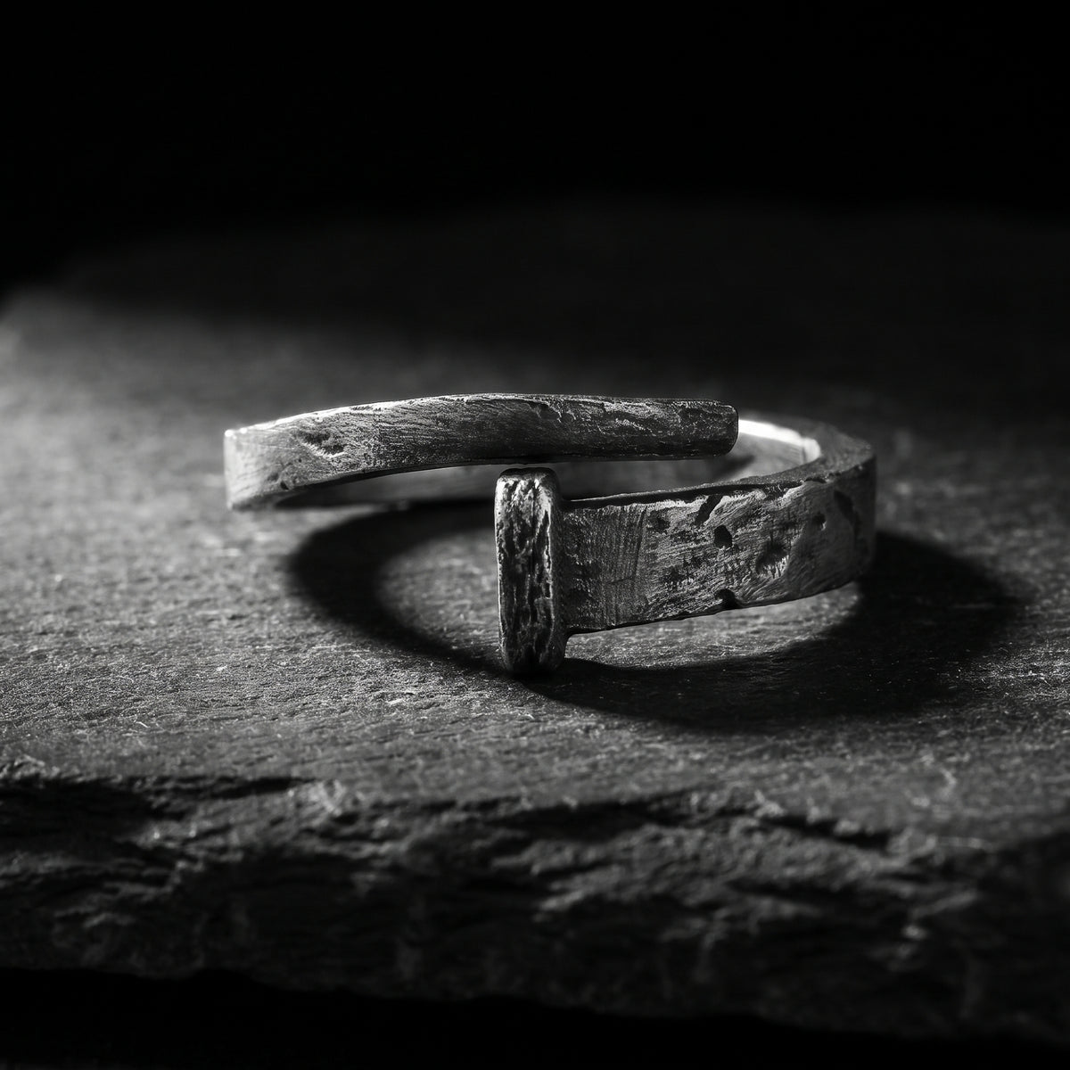 Bague clou forgé