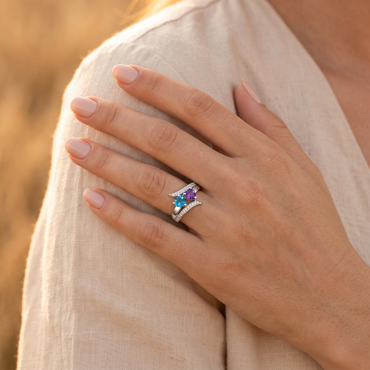 La bague entrelacée à deux cœurs