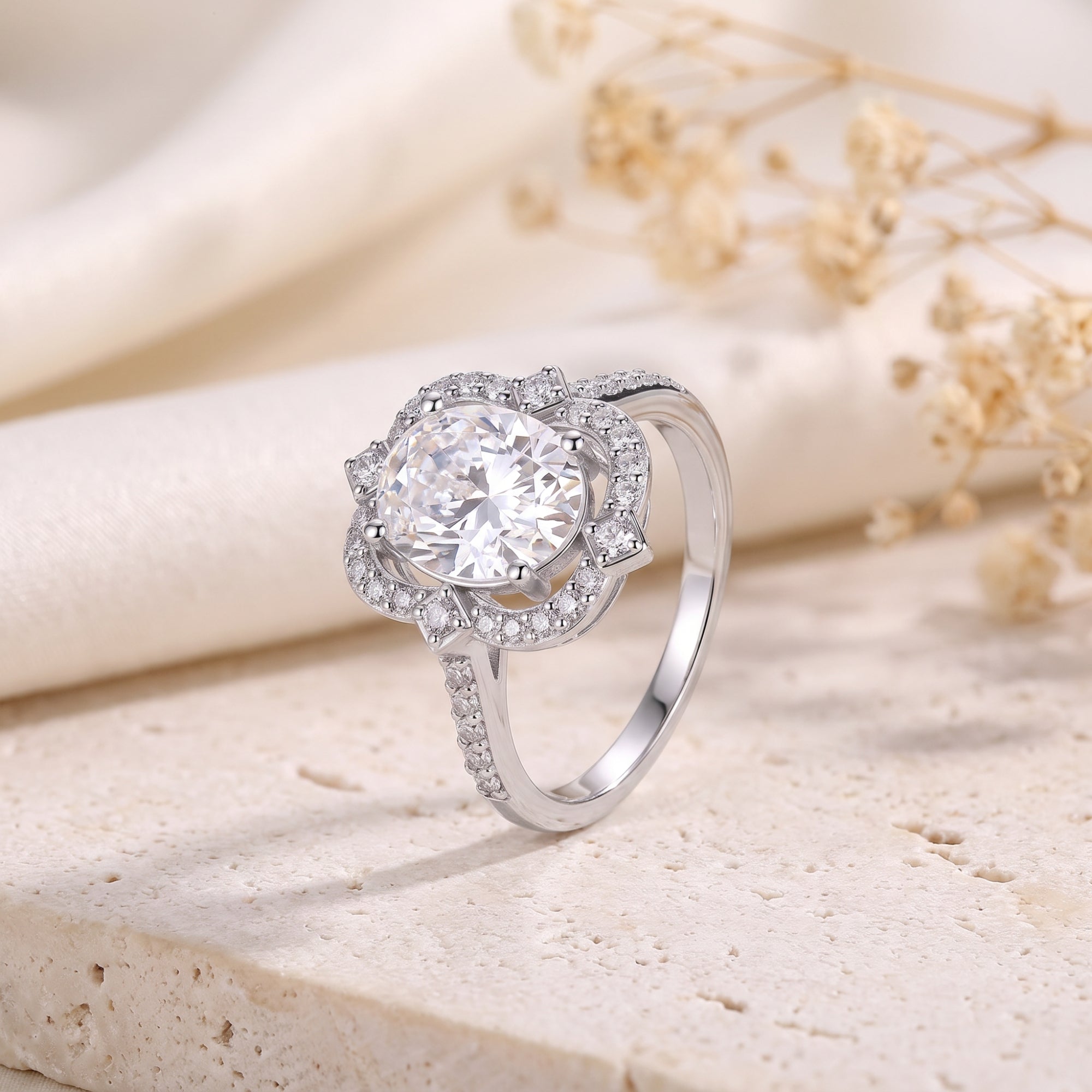 The Juliette Scalloped Halo Ring