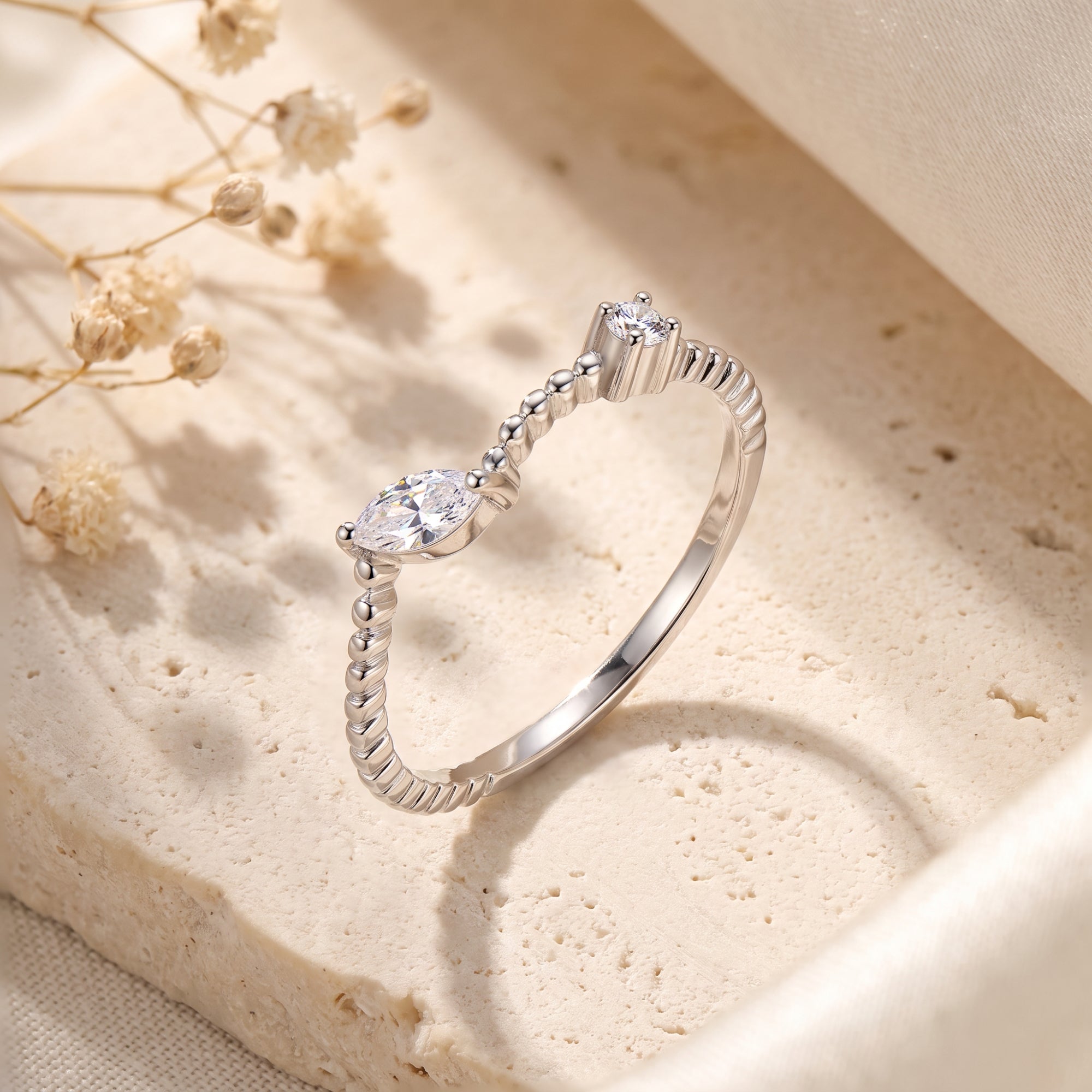 La bague ouverte perlée