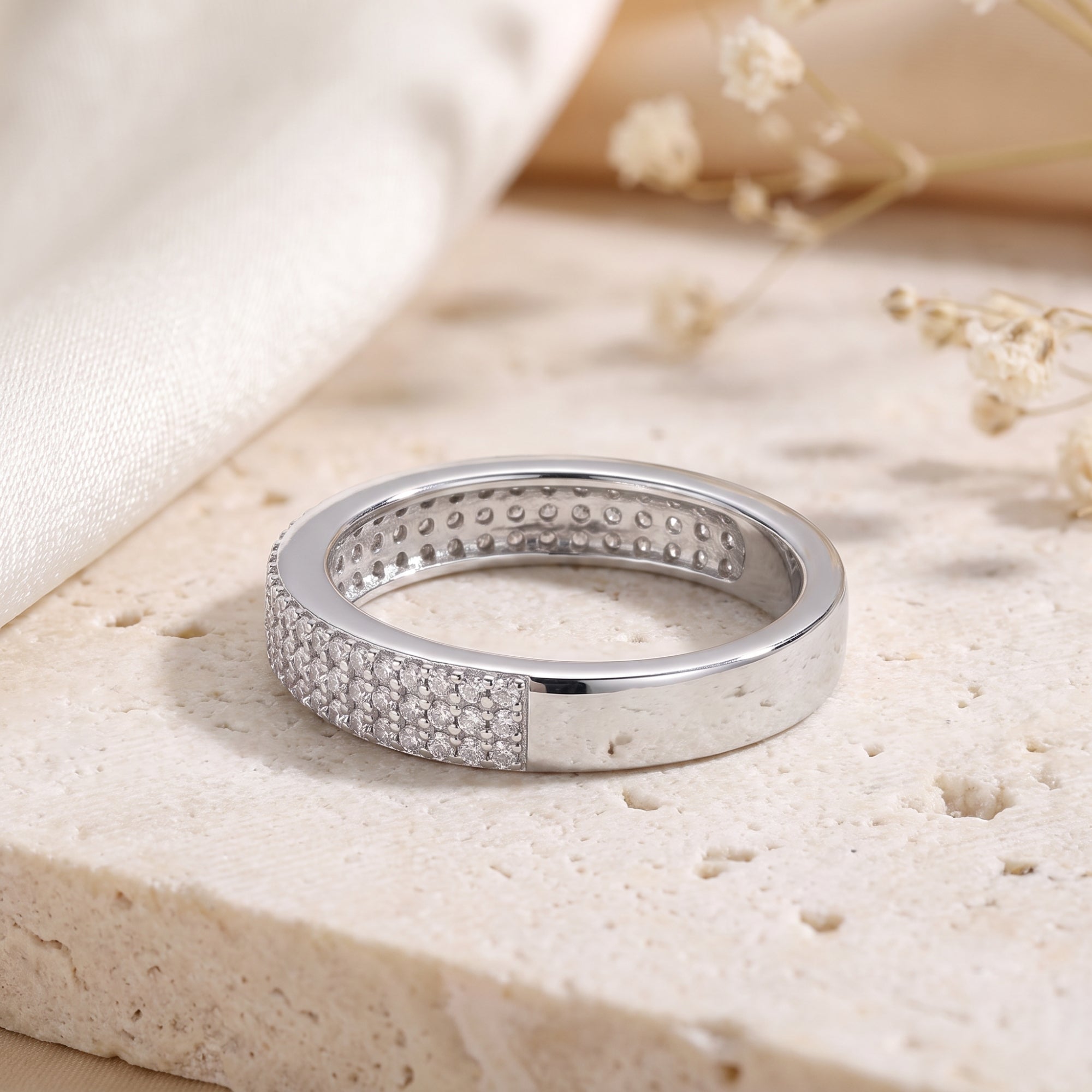L’anneau triple pavé
