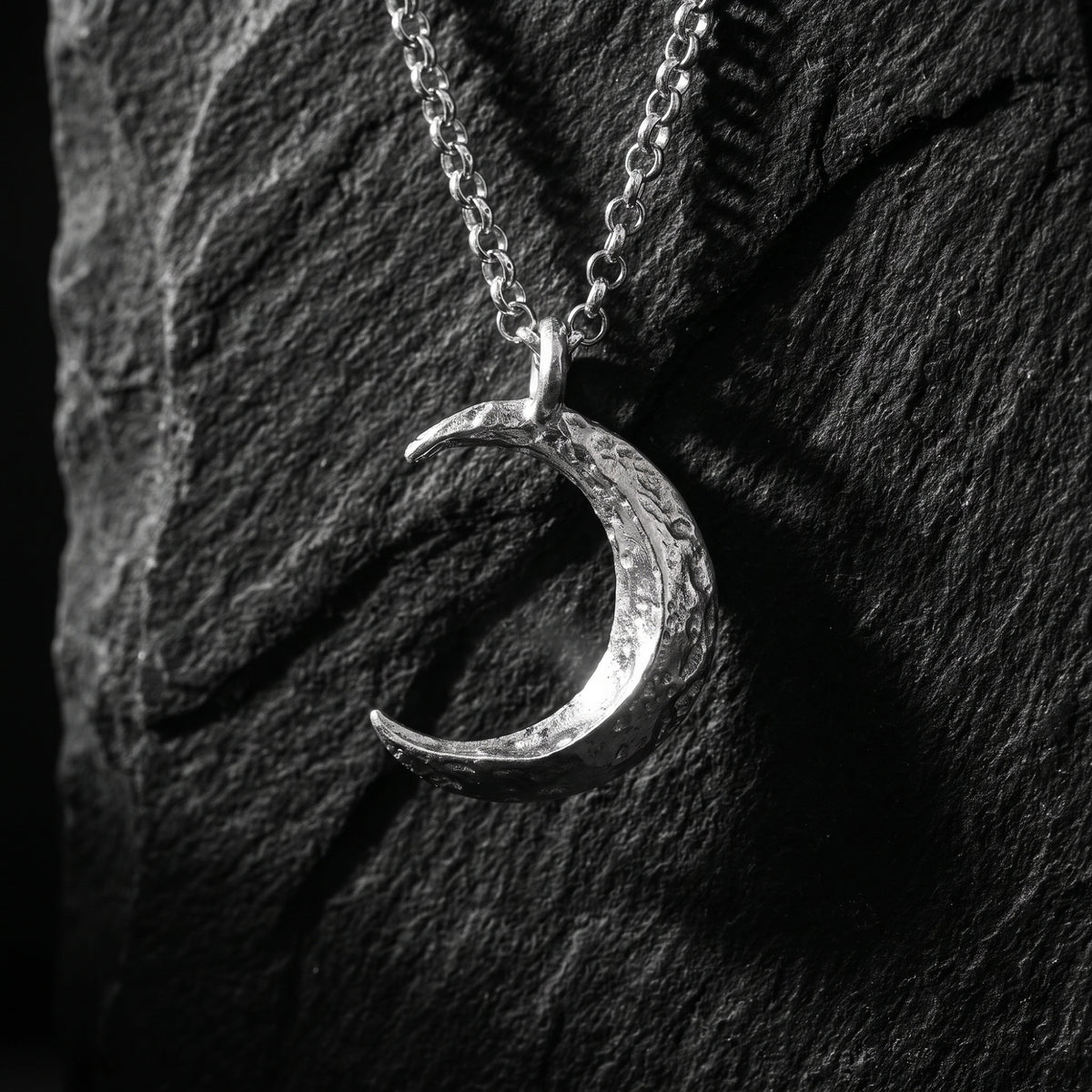 De Cratered Moon-ketting