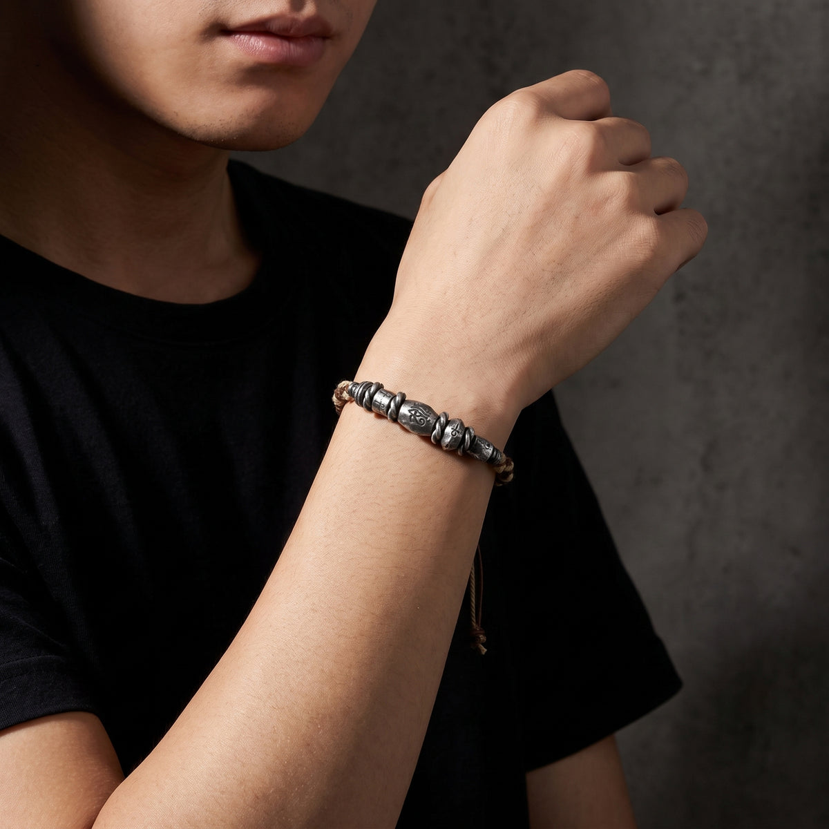 Geflochtenes Armband mit Horusauge