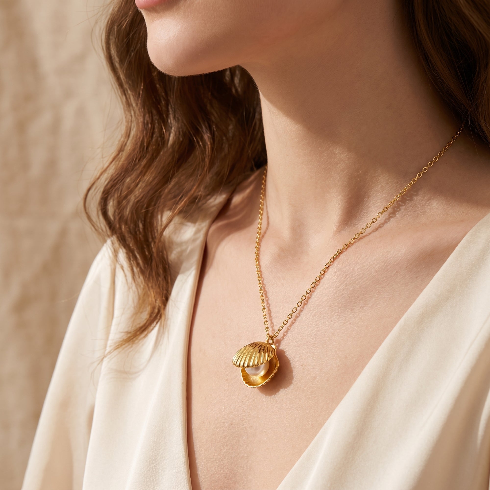 Le collier pendentif en perle de coquillage