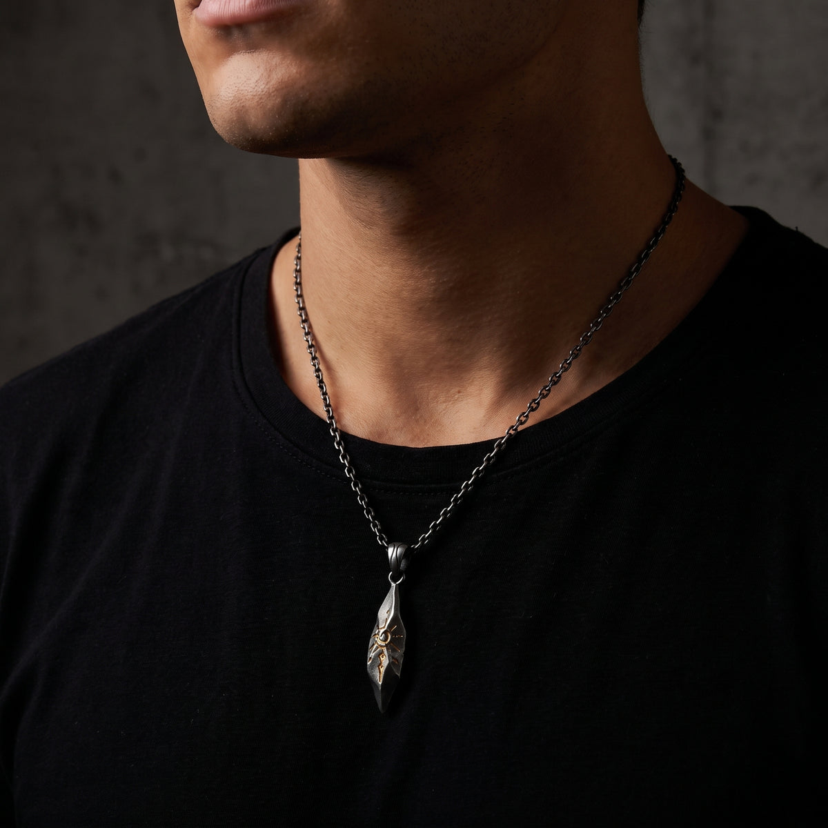 El collar talismán del solsticio