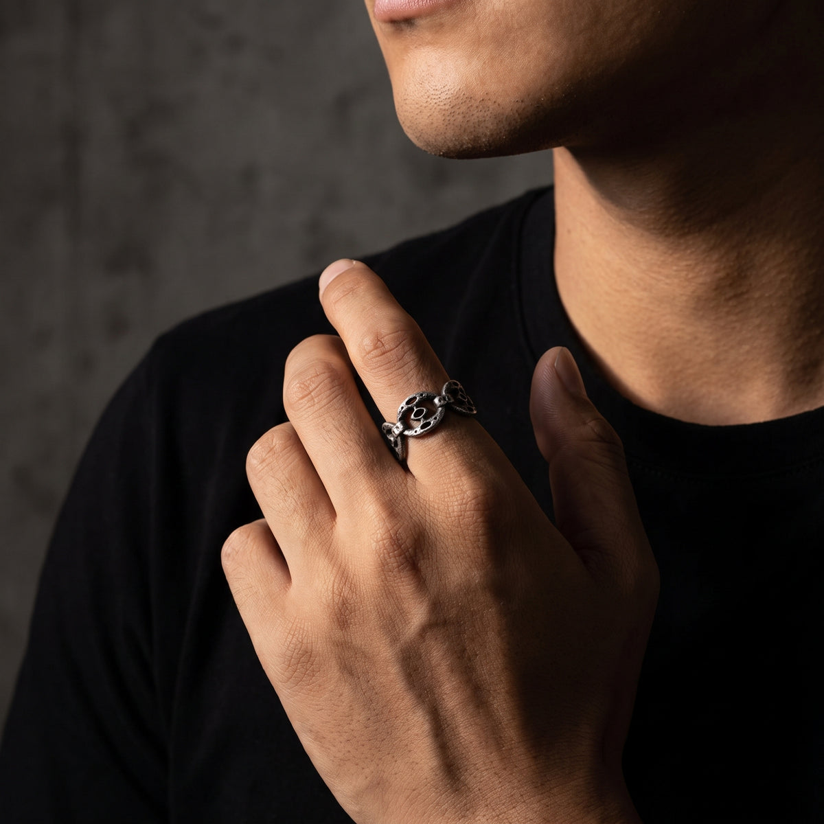 Der skulpturale Ring mit ovalen Gliedern