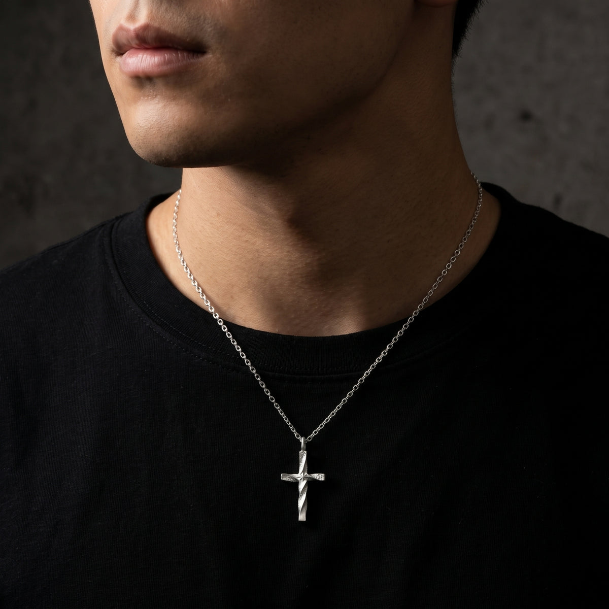 Die Halskette Twisted Cross