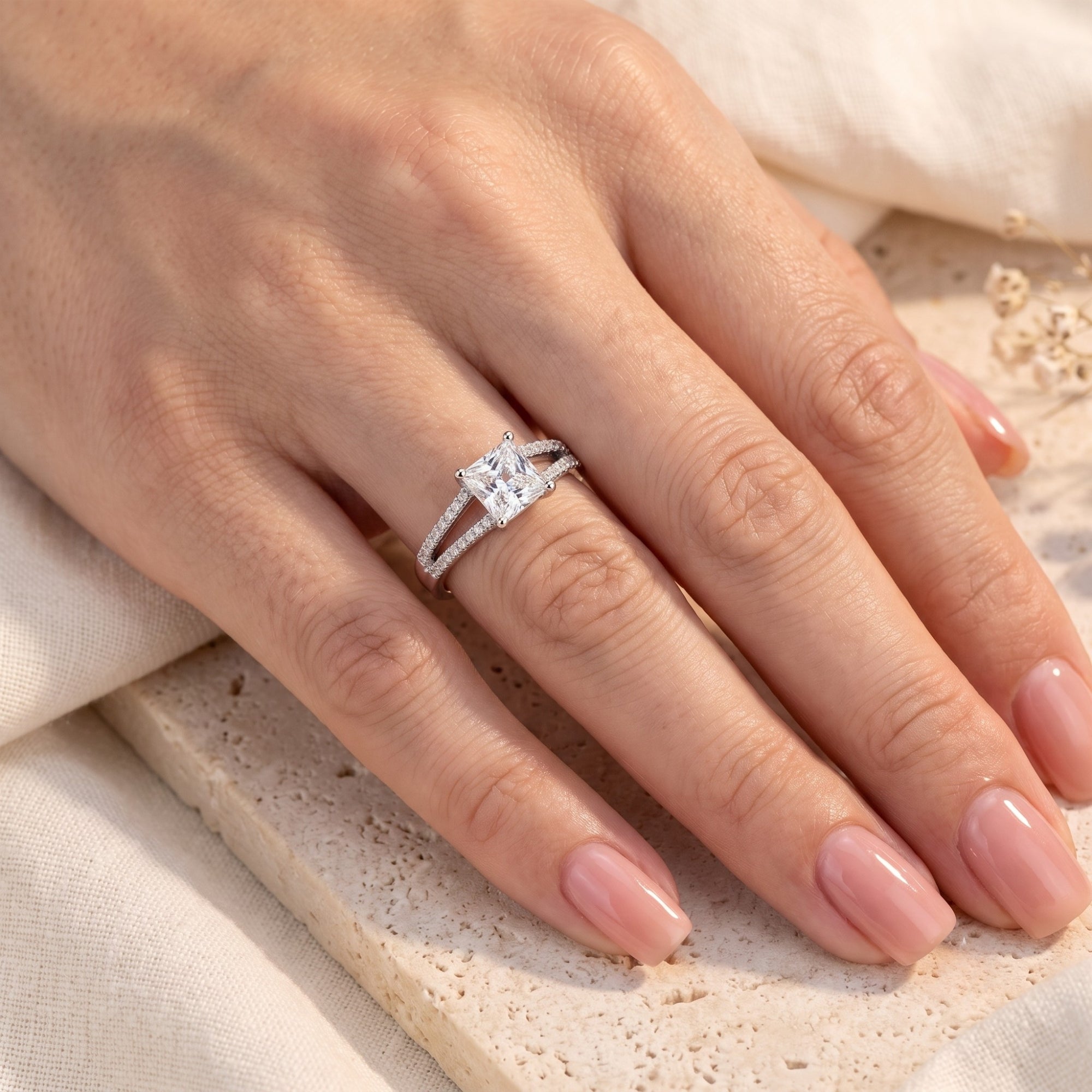 La bague solitaire à anneau fendu