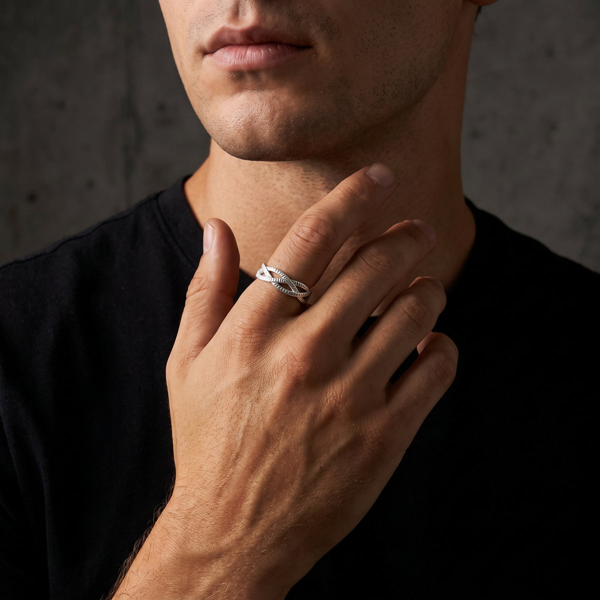 Der offene Ring mit ineinandergreifenden Elementen