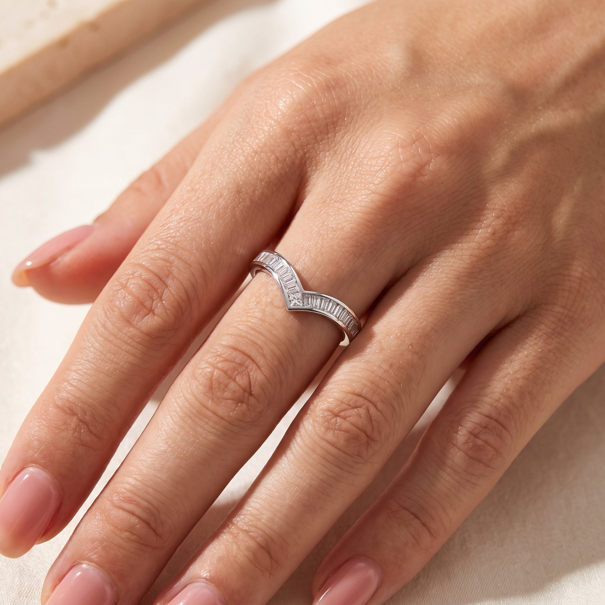 La bague chevron baguette