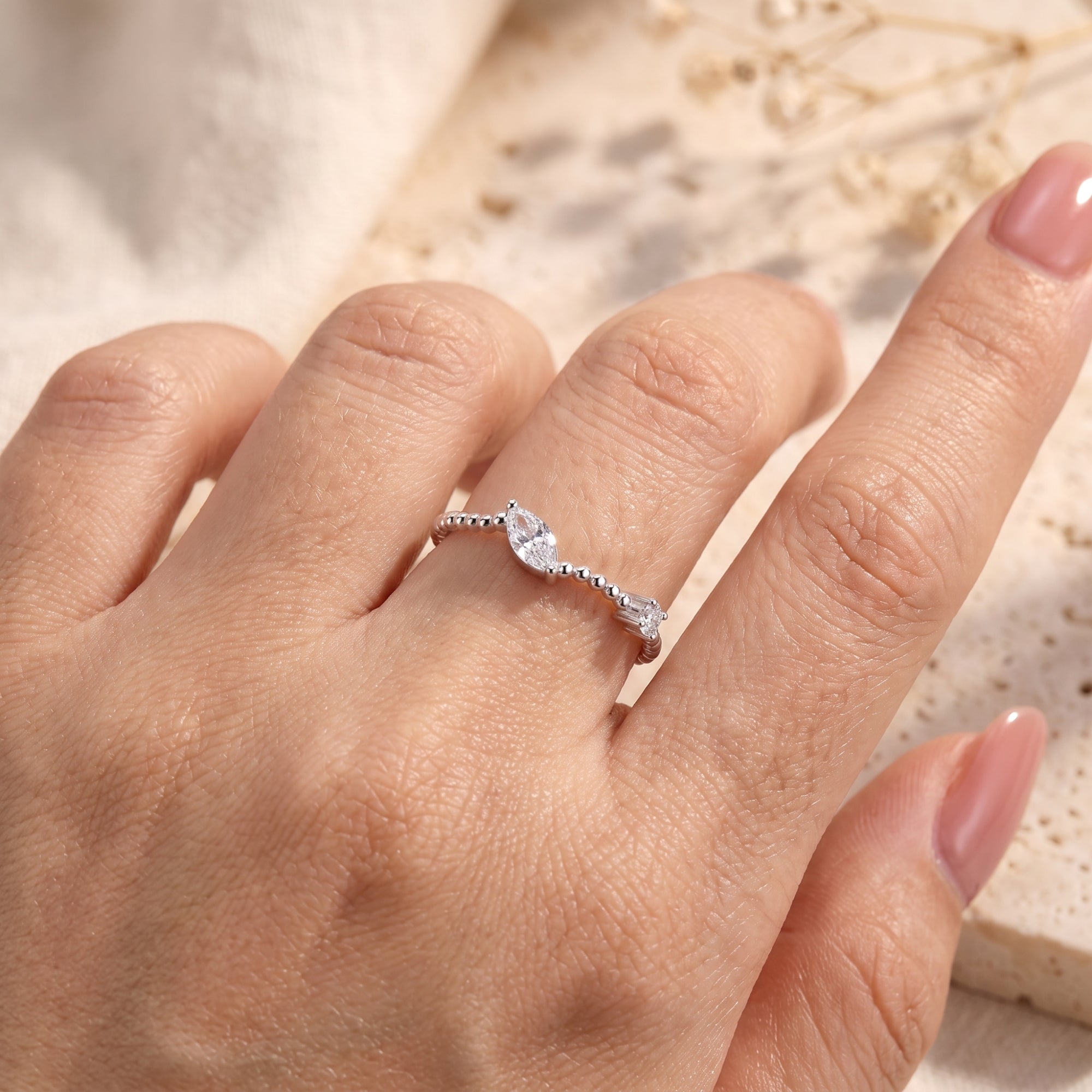 La bague ouverte perlée