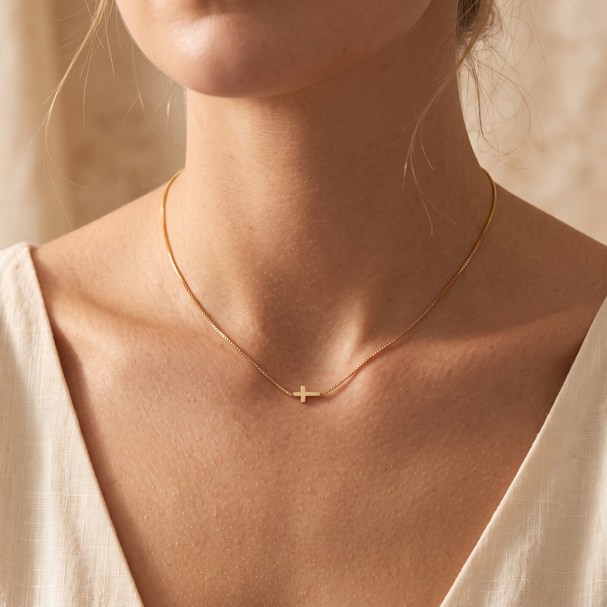 El collar de cruz horizontal