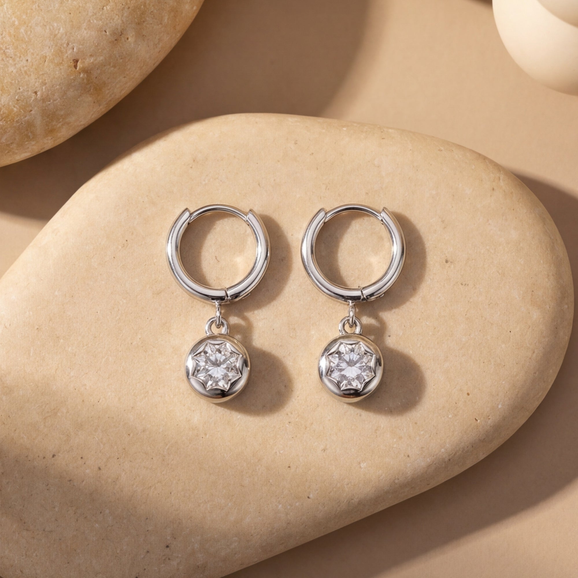 Los pendientes desmontables Astra