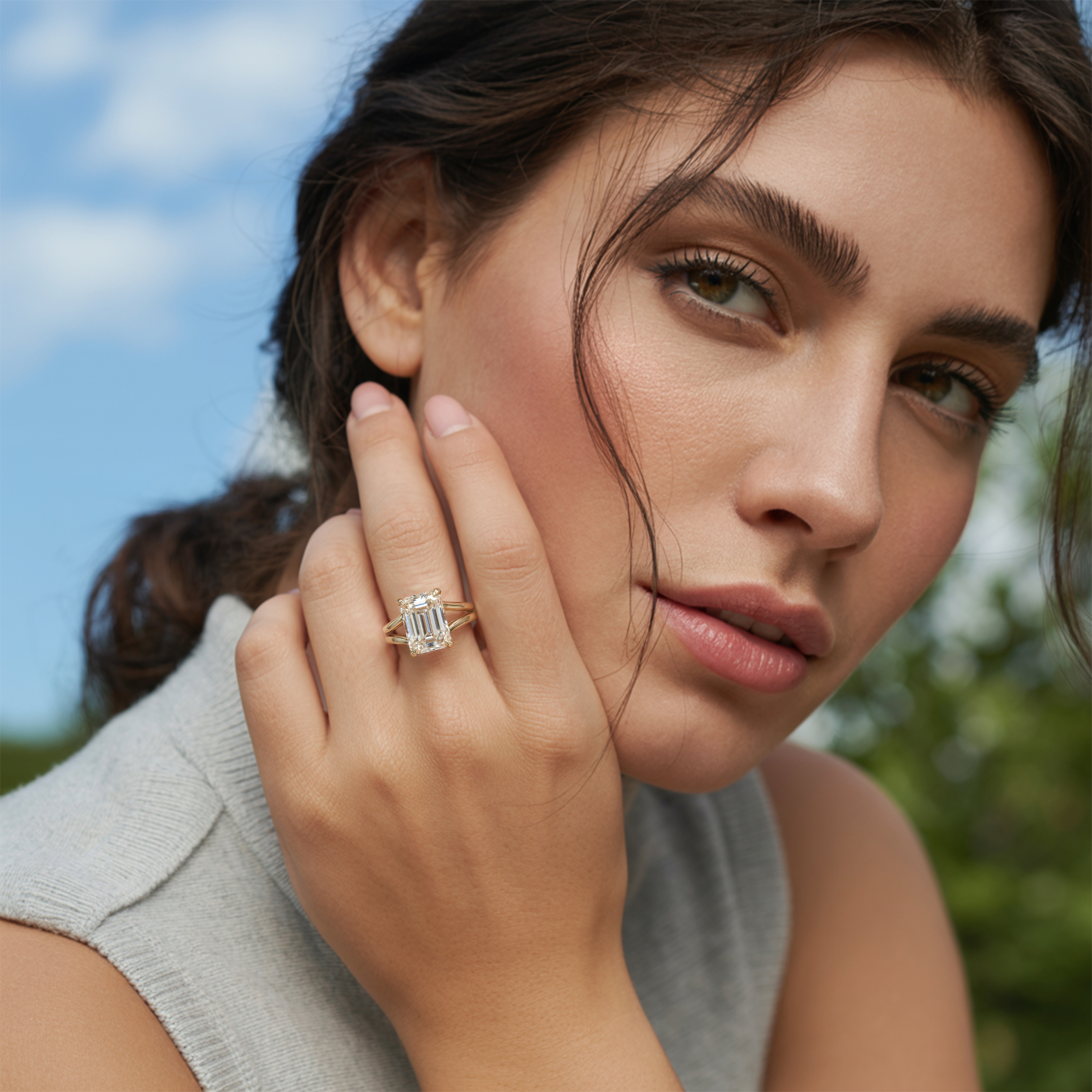 The Bella Jewel – Split Shank Moissanite Ring