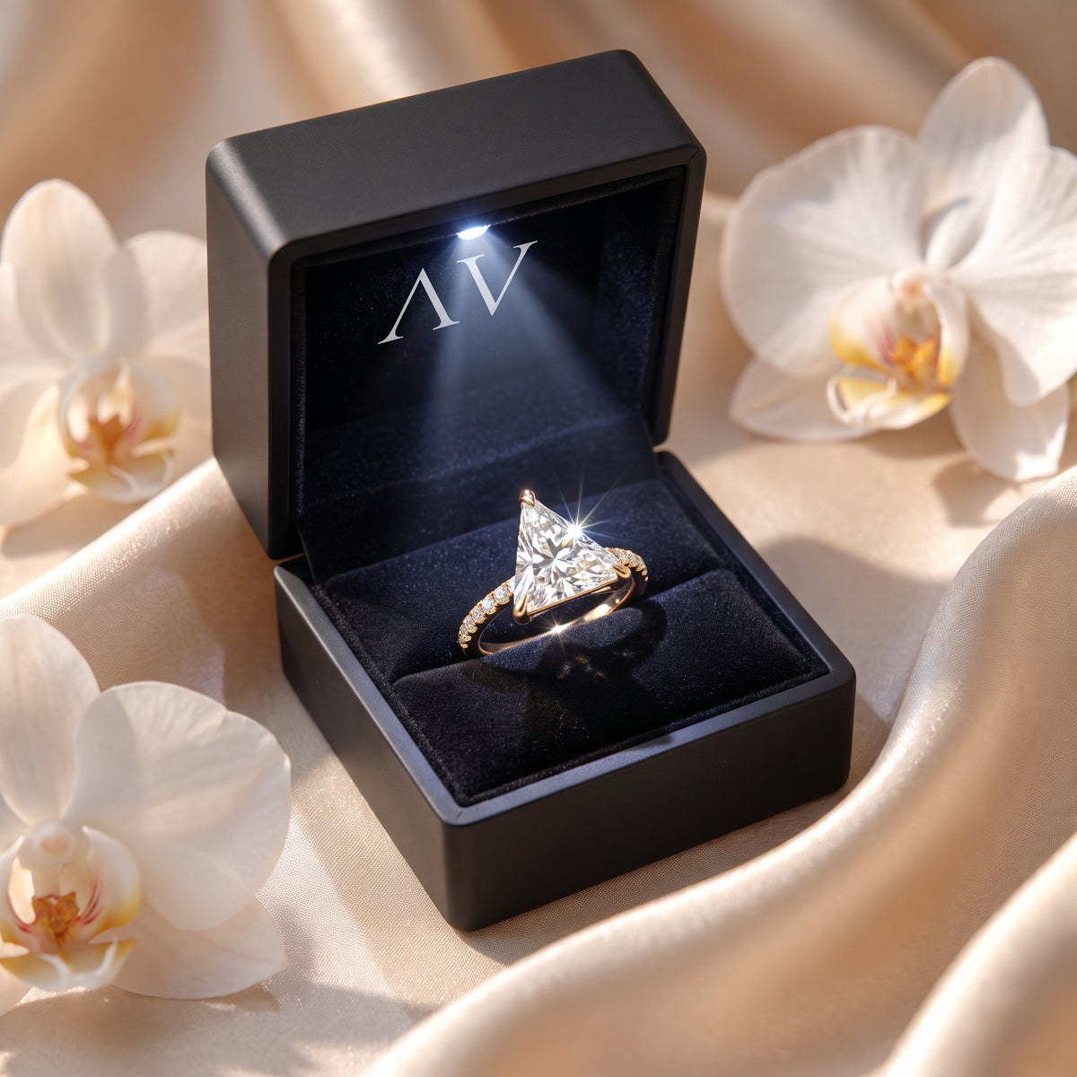 AI0009-TRG-2CT-PAVE-SOLIT - Premium LED Gift Box Presentation